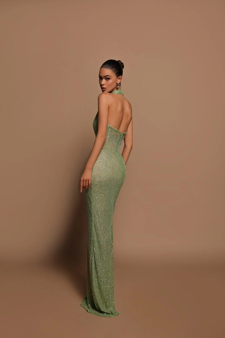 Chic women's emerald maxi dress with a flowy silhouette, ideal for sophisticated evening wear and parties.