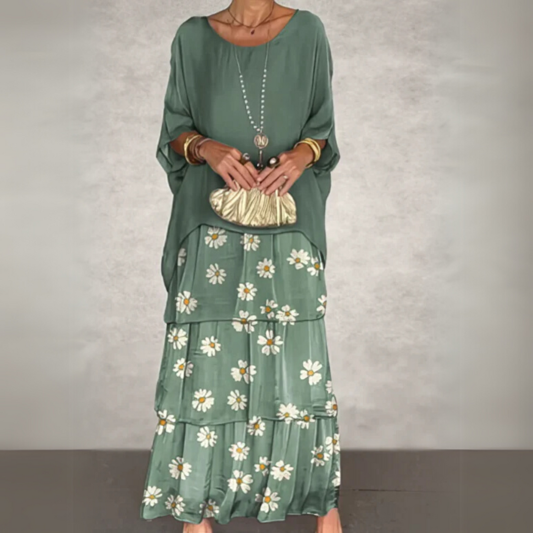 Graceful women's long dress, comfortable and versatile for casual or formal occasions.