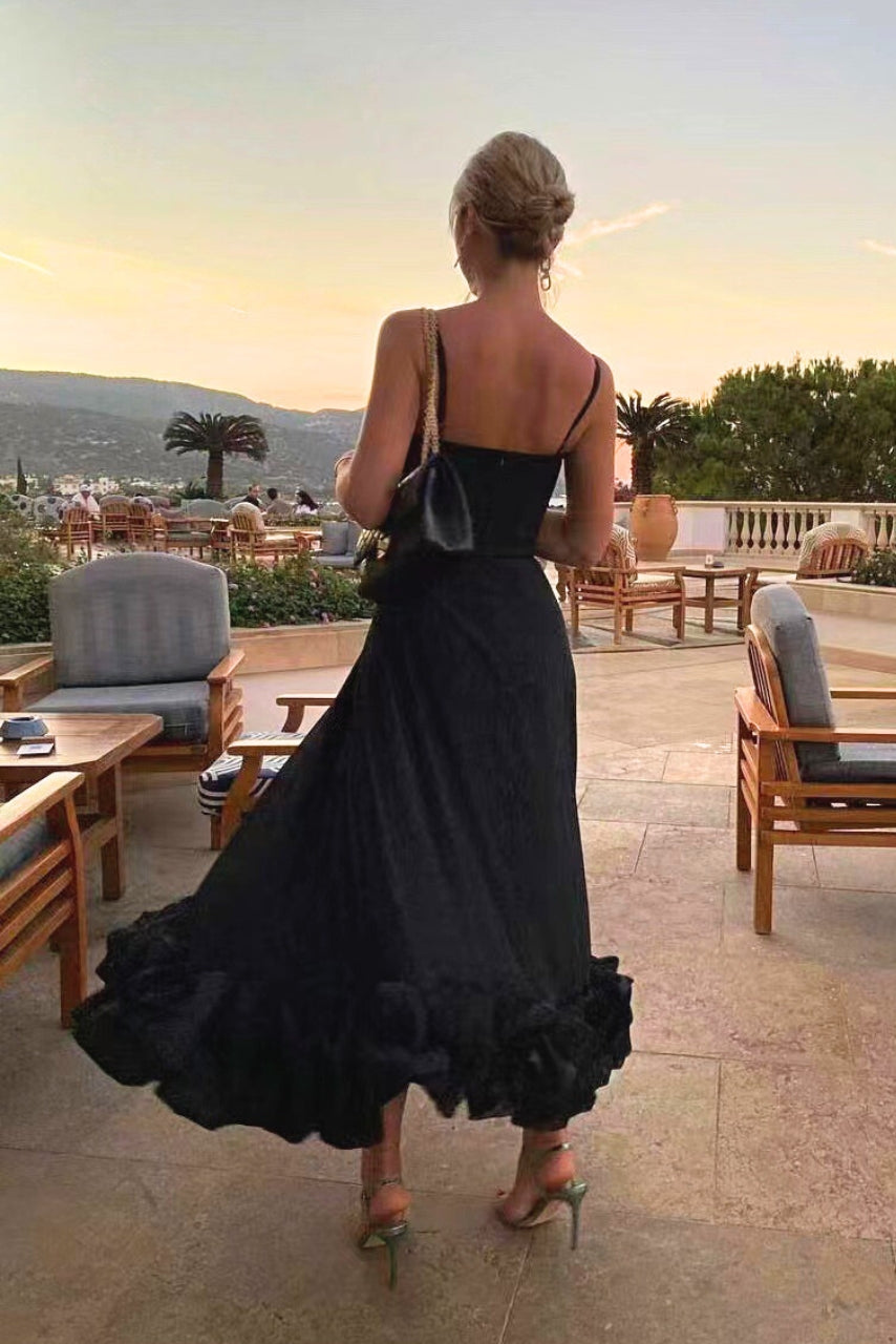 Beautiful women's scoop-neck maxi wedding guest dress. Elegant, flowy, and chic for formal evening parties.
