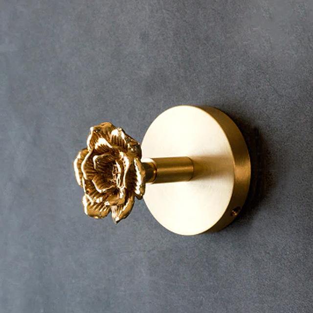 Unique animal-themed wall hooks with a radiant gold finish, elegant and functional.