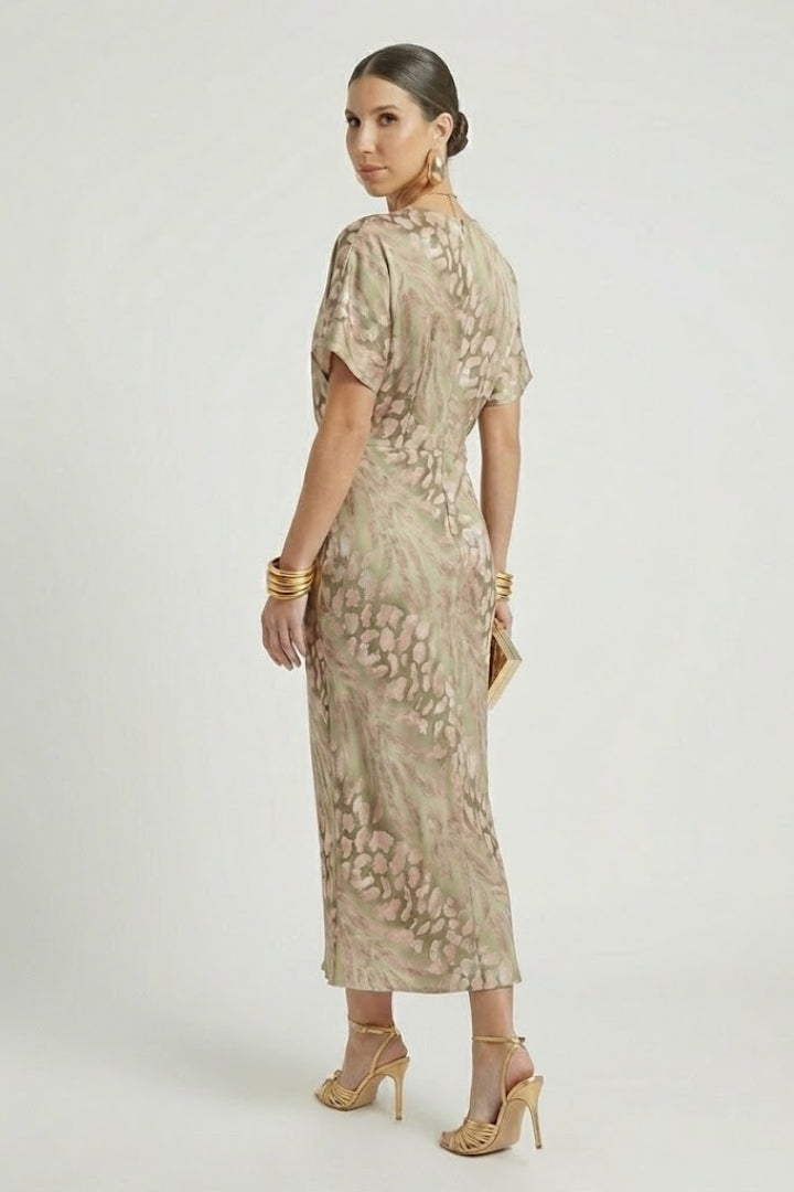 Stylish women's green floral midi dress with a pleated hem and V-neck. Short sleeve design for elegant spring/summer events.