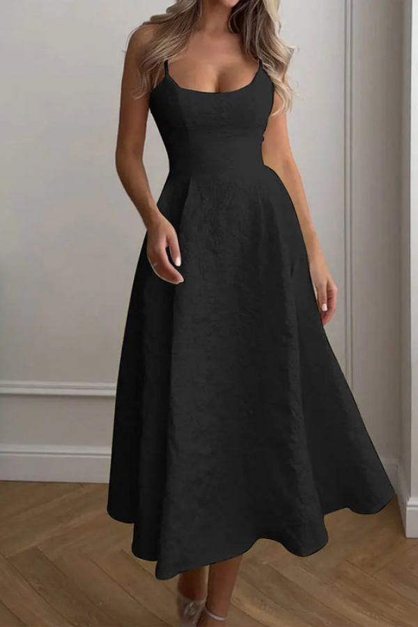 Stylish backless halter neck maxi dress with keyhole detail, elegant summer party attire.