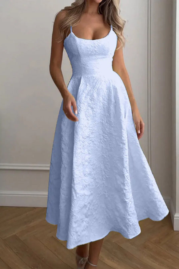 Elegant women's halter neck maxi dress with keyhole, a sophisticated choice for parties.