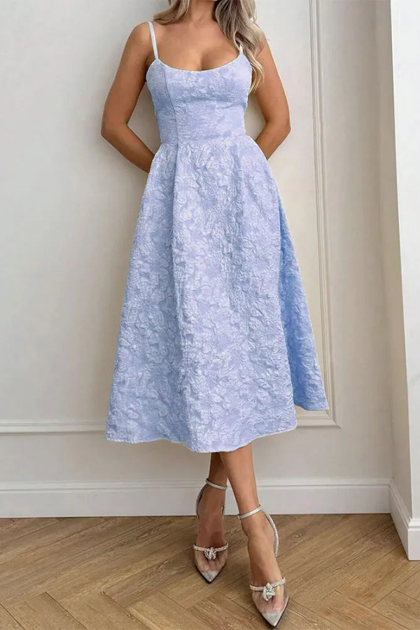 Flowy A-line maxi dress for women, featuring a chic halter neck and keyhole detail.