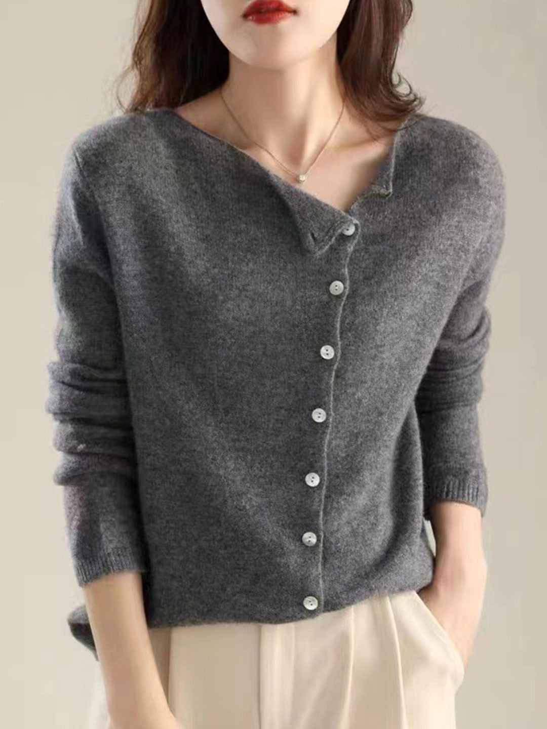 Cozy open-front women's cardigan in soft knit. An elegant, comfortable layering piece for daily wear.