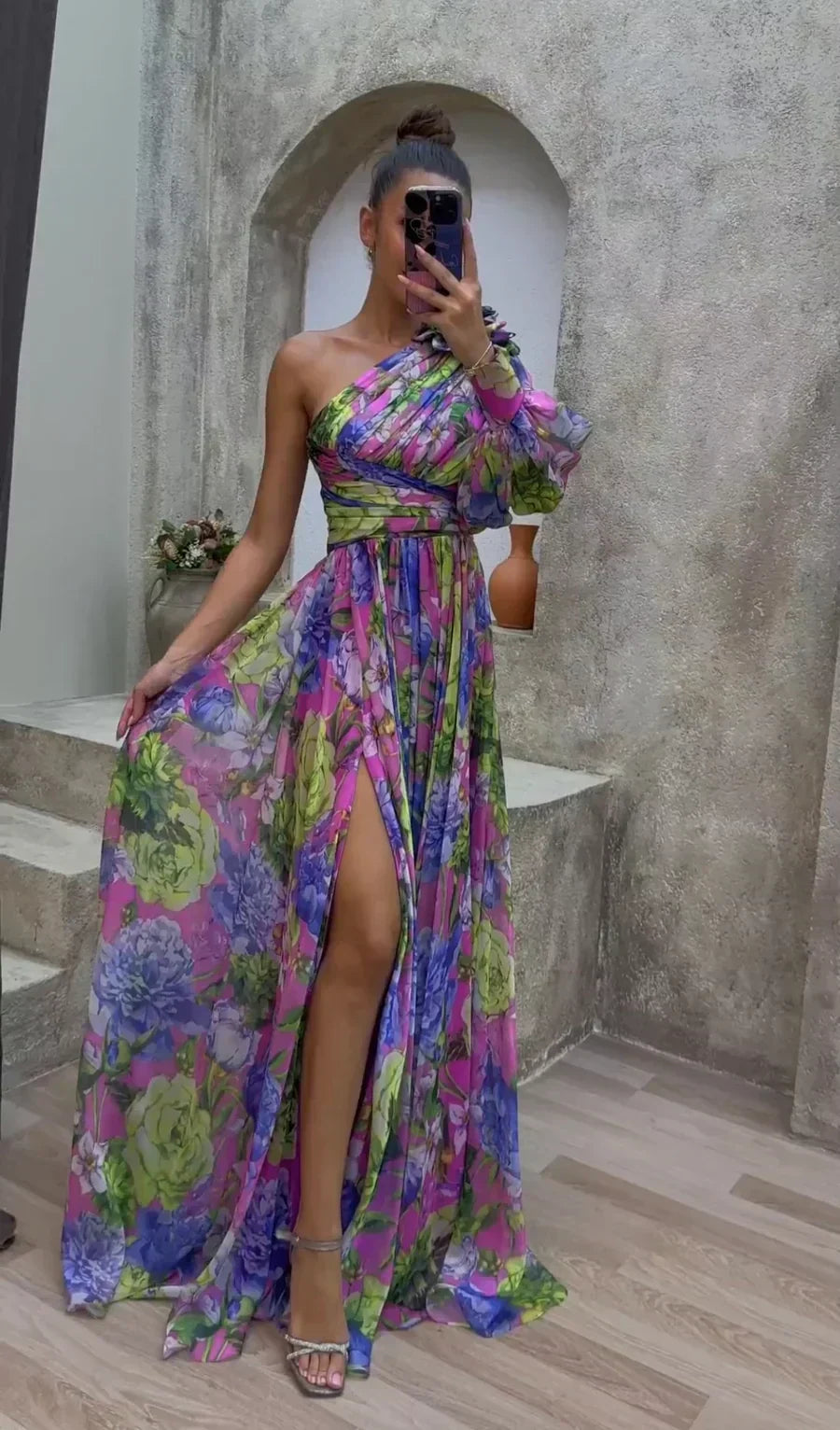 Women's formal maxi dress, ideal for evening events & summer occasions. Flowy purple design, elegant wedding guest attire.
