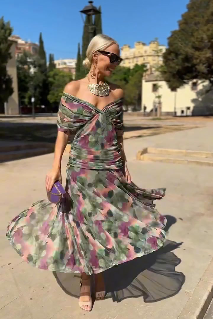Chic women's wedding guest maxi dress, V-neck, pleated waist, long and elegant.