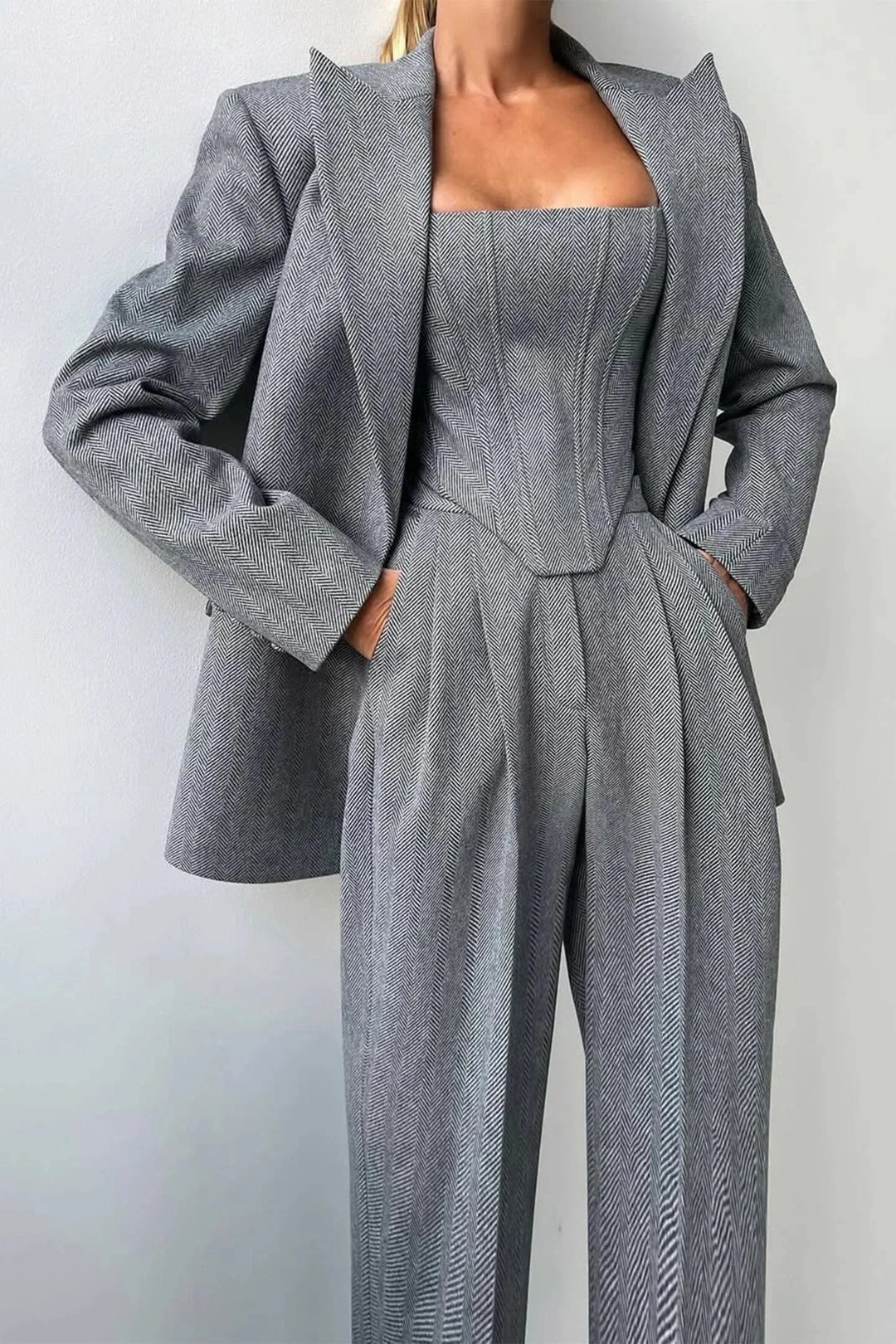 Elegant women's 3-piece co-ord set: corset bustier, wide leg pants & oversized blazer.