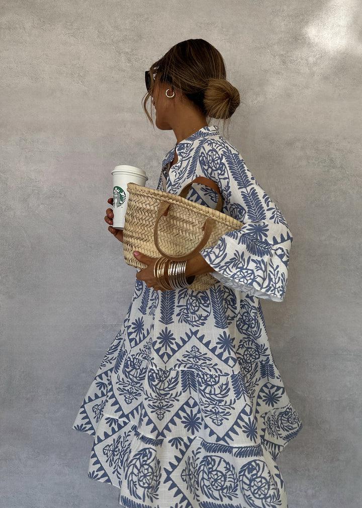 Women's casual long sleeve boho maxi dress with beautiful floral pattern, elegant and flowing for spring.