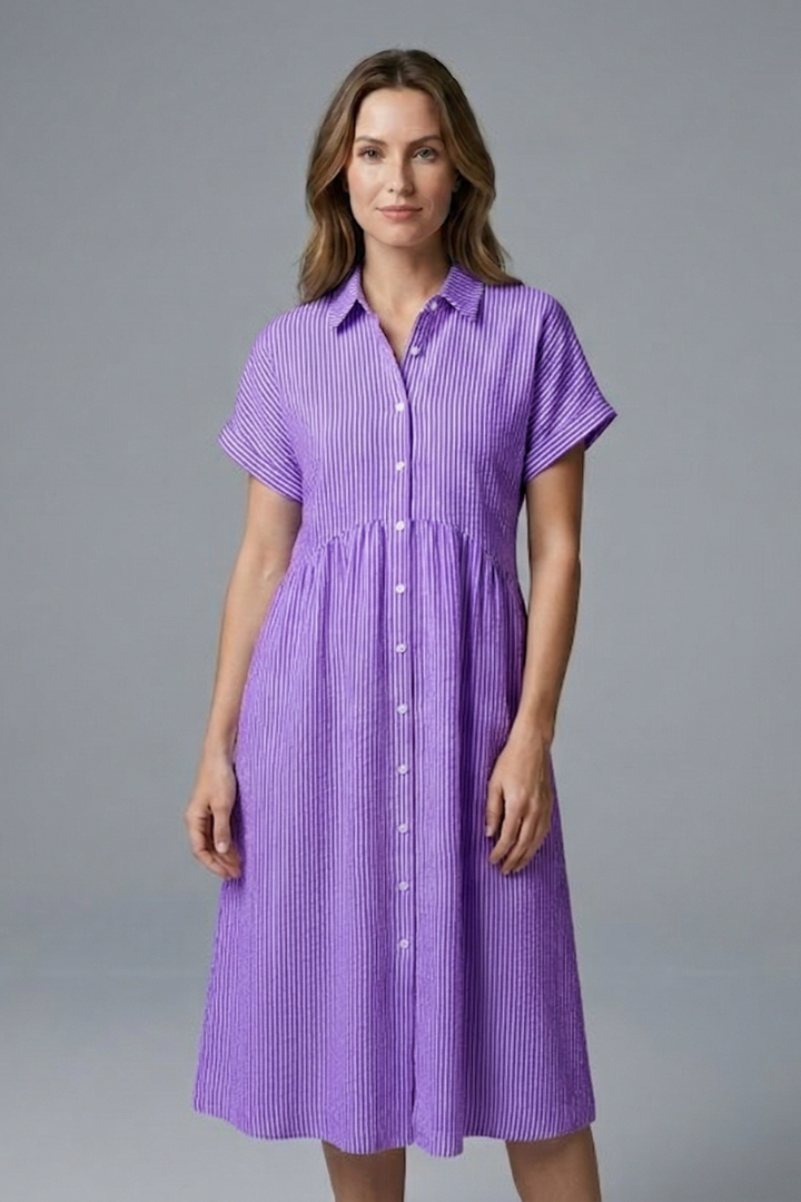 Detail of the fabric texture on the elegant women's midi dress, highlighting its quality and style.