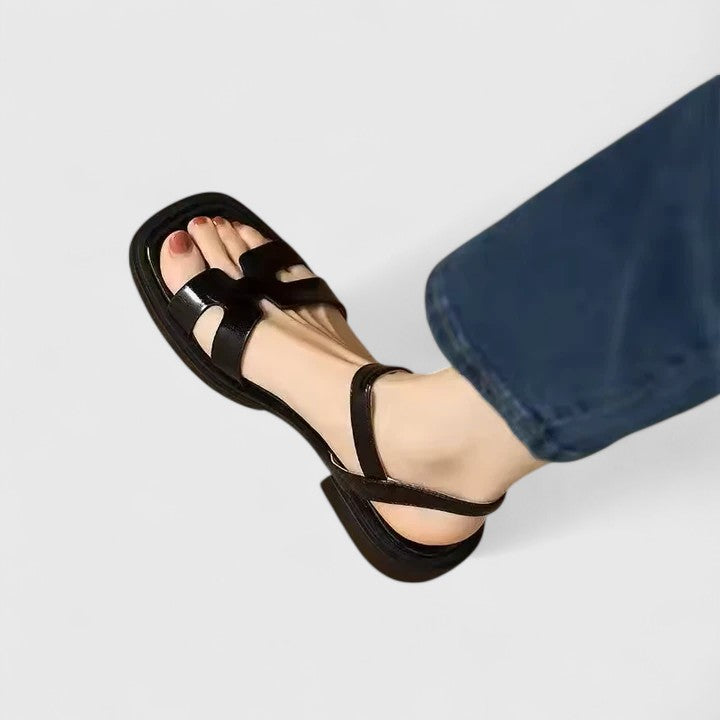 Versatile women's H-strap flat sandals with secure ankle buckle. Ideal for daily wear or elegant summer events.