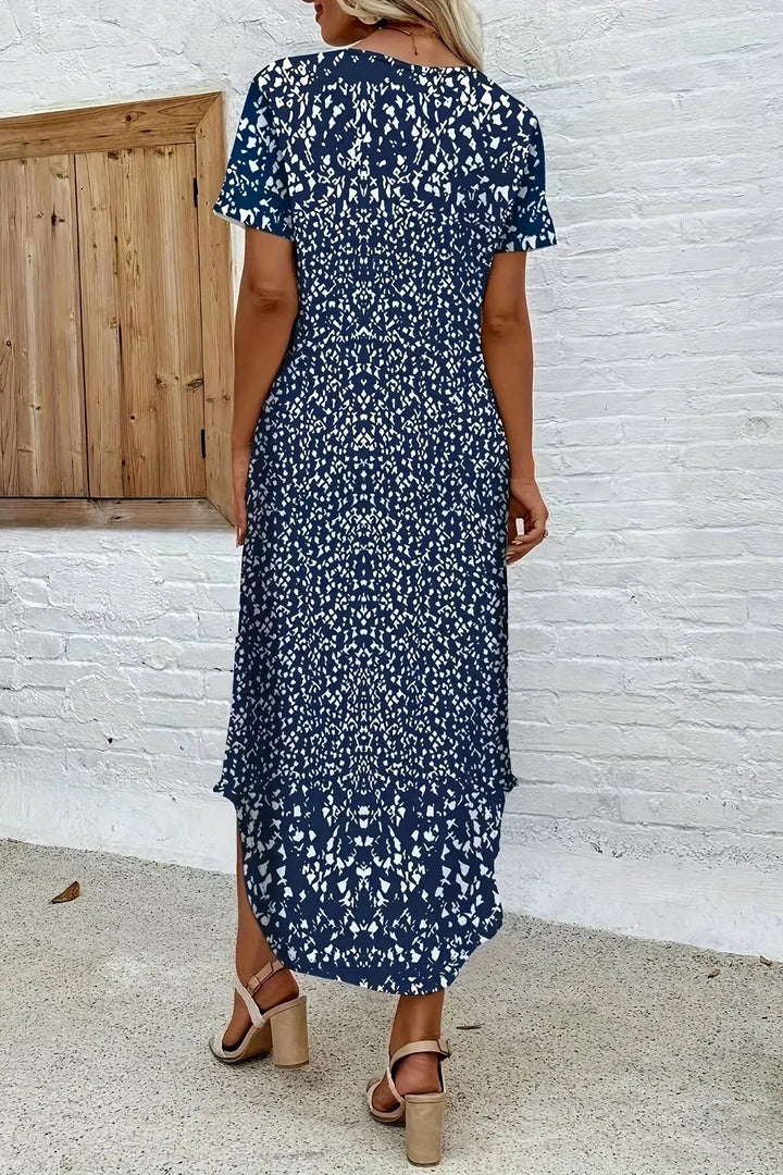 Bohemian long floral print maxi dress, ideal for summer parties or an elegant casual look. Comfortable and flowy.