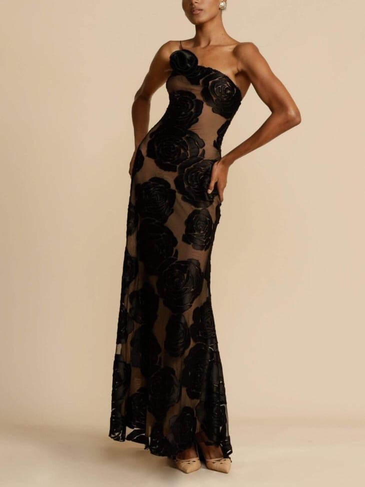 Chic women's wedding guest floral maxi dress. Perfect for spring/summer, offering effortless elegance and comfort.