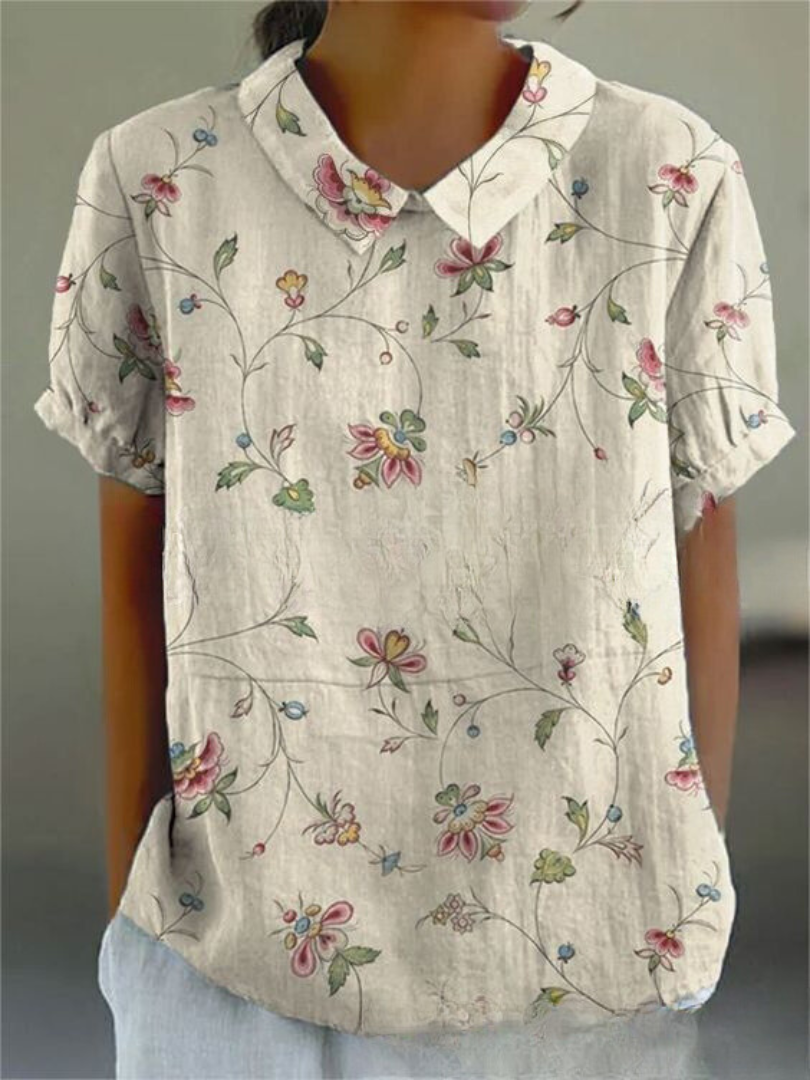 Chic women's floral blouse featuring a relaxed fit, perfect for stylish summer fashion and spring outfits.