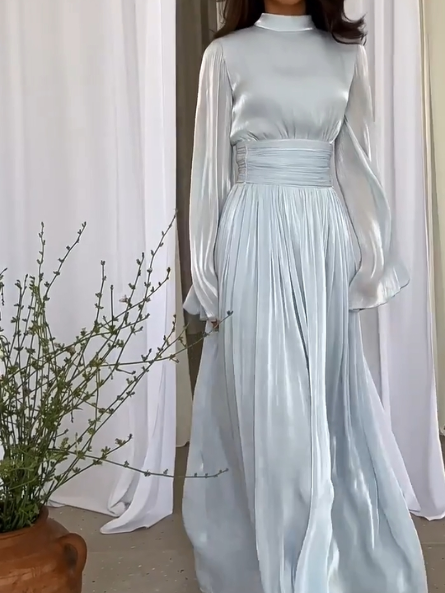 Stylish women's flowing maxi dress, featuring a graceful silhouette, perfect for any occasion.