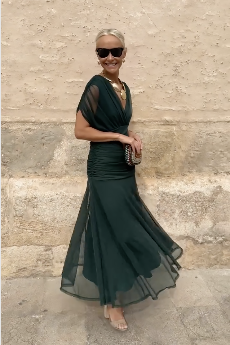 Versatile women's elegant V-neck flowing maxi dress, perfect for parties, events & evening wear.
