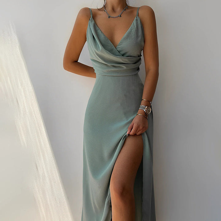 Chic evening maxi dress for women, elegant and comfortable for parties and special events. Sleeveless design.