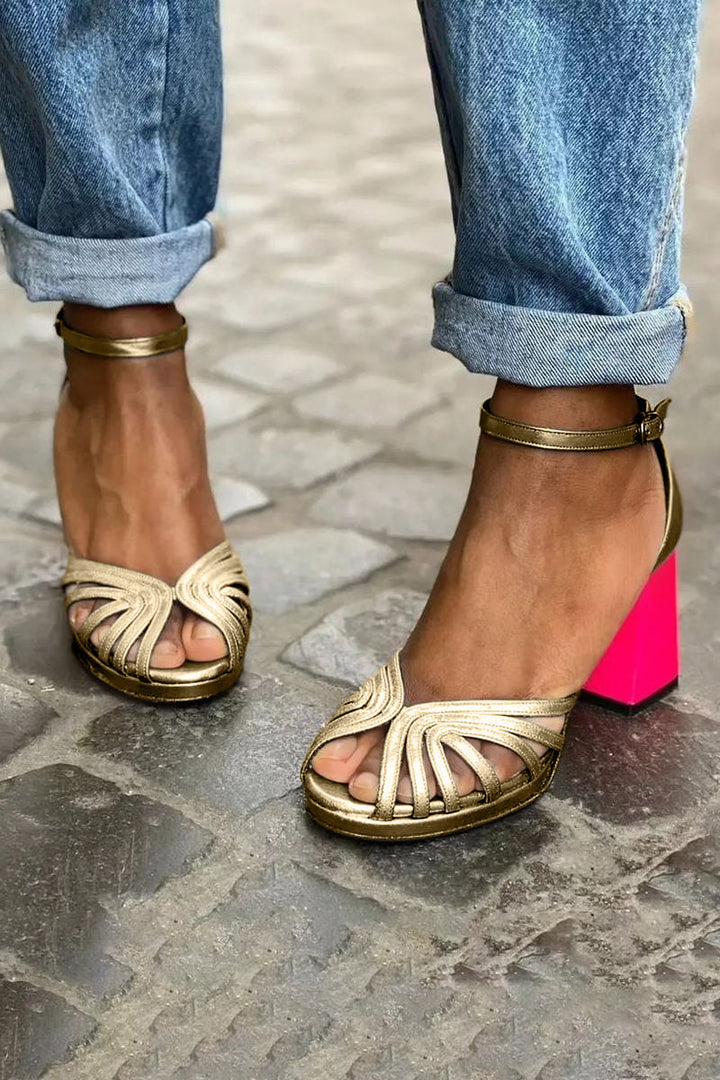 Classic women's comfortable block heel sandals with an elegant ankle strap, ideal for summer outfits and versatile wear.