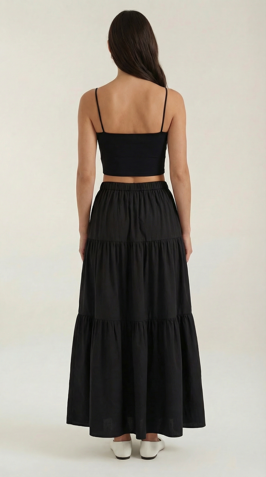 Women's Guinevere tailored tank top, elegant fashion, sleeveless, cropped, with a charming heart neckline.