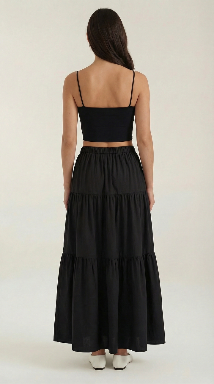 Women's Guinevere tailored tank top, elegant fashion, sleeveless, cropped, with a charming heart neckline.