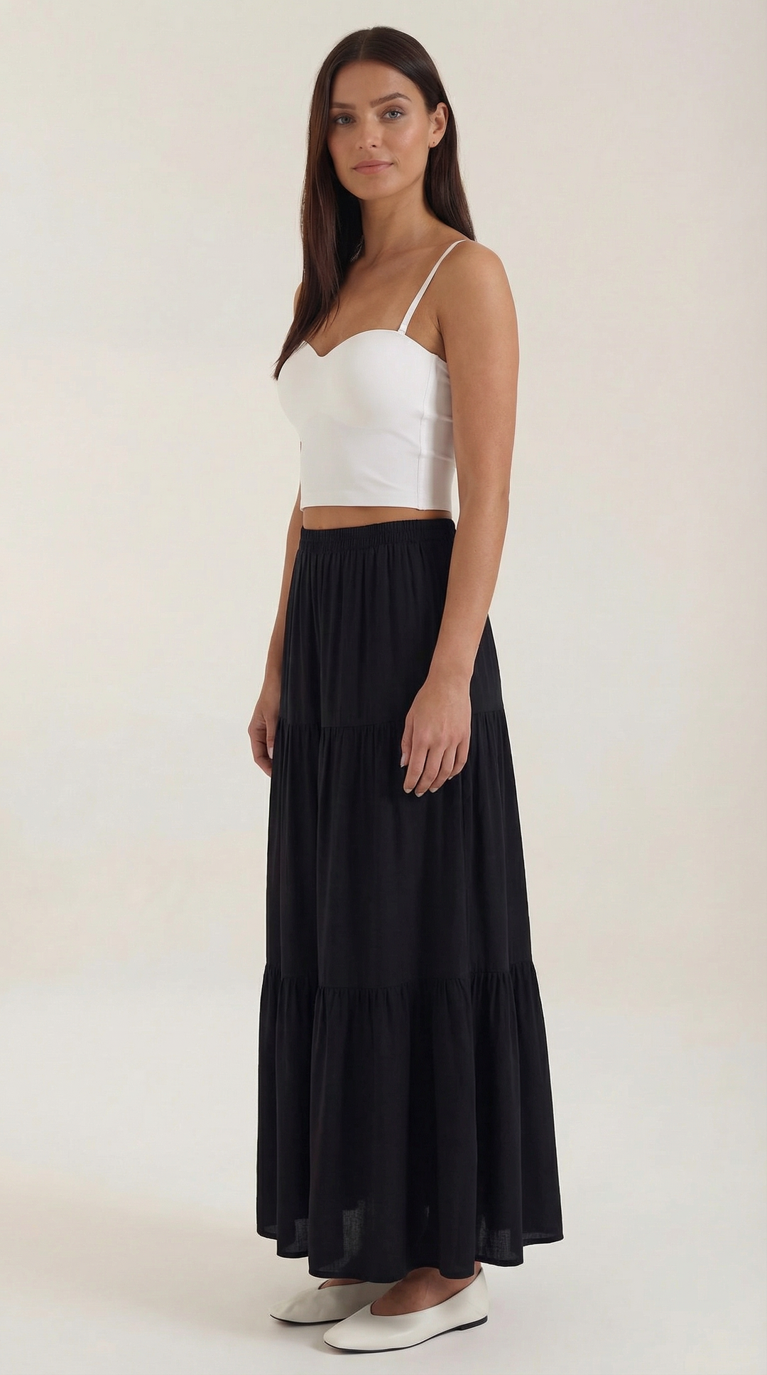 Cropped women's Guinevere tank top, elegant tailored fit, heart neckline for chic summer outfits.