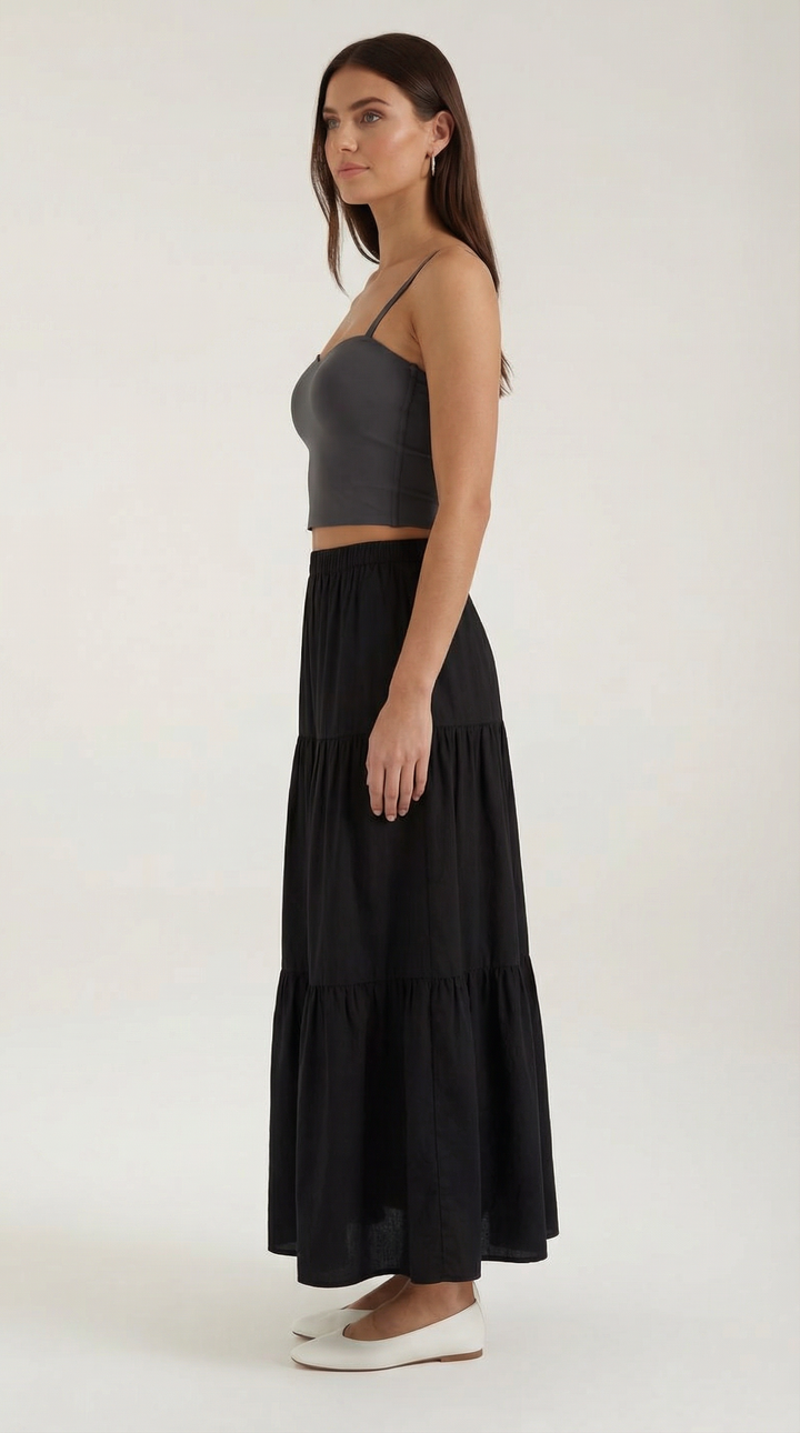 Elegant women's Guinevere tank top, cropped and tailored, with a stylish heart neckline. Perfect for summer.