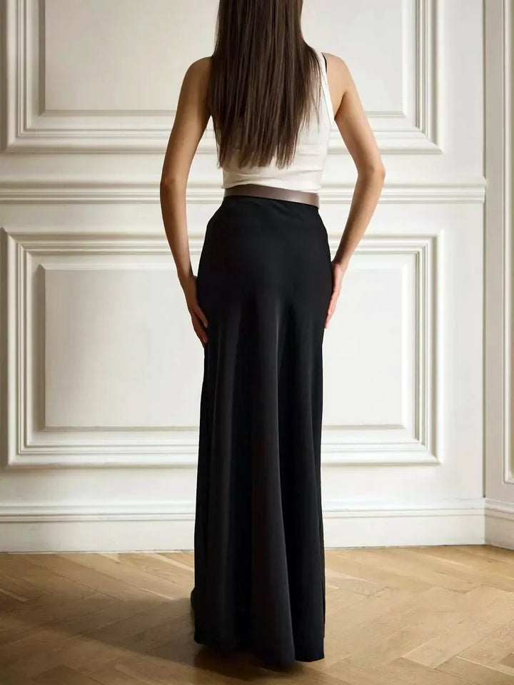 Flattering women's high-waist fishtail formal skirt, ideal for sophisticated evening attire.