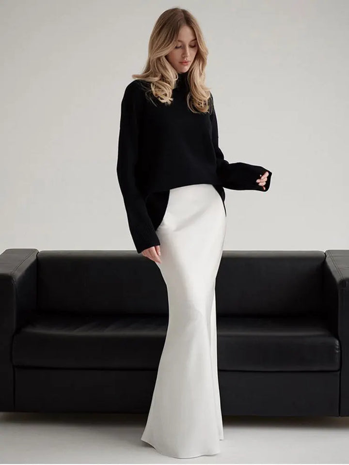Elegant women's fishtail maxi skirt, high-waist for sophisticated evening looks.