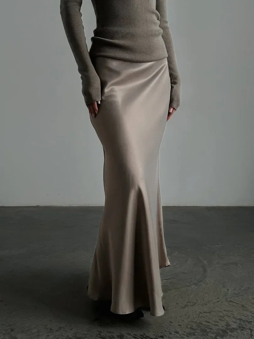 Flattering women's evening skirt, high-waist fishtail maxi style, for a graceful silhouette.
