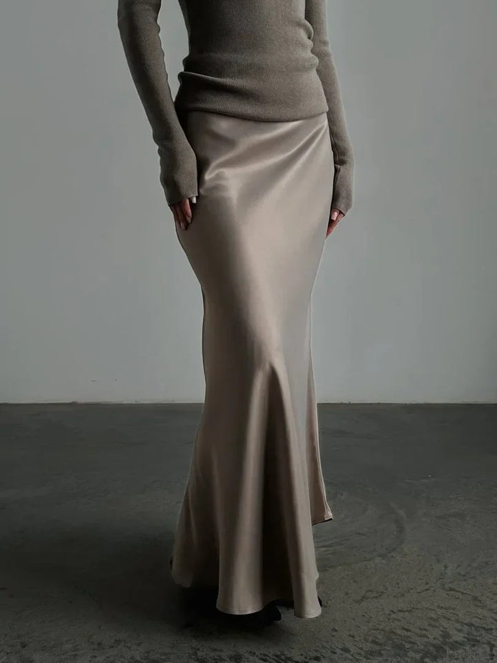 Flattering women's evening skirt, high-waist fishtail maxi style, for a graceful silhouette.