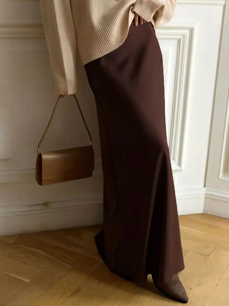 Timeless elegant women's high-waist fishtail maxi skirt for evening galas.