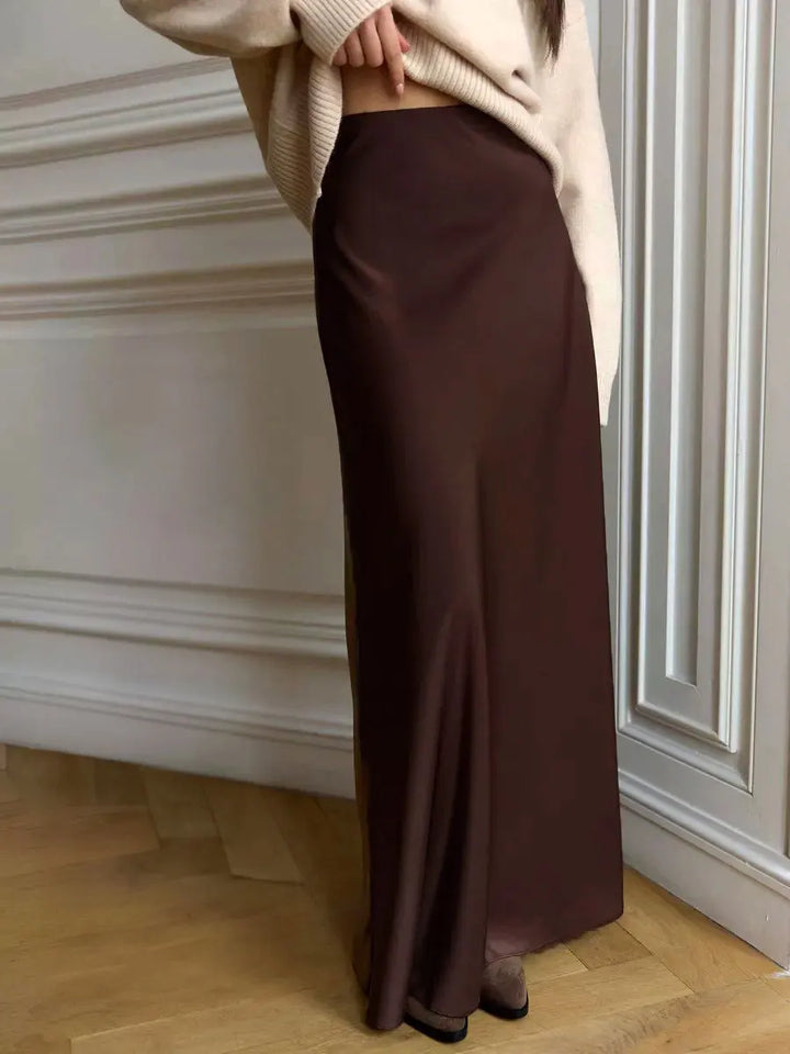 Figure-flattering women's formal long skirt, high-waist fishtail design, evening attire.