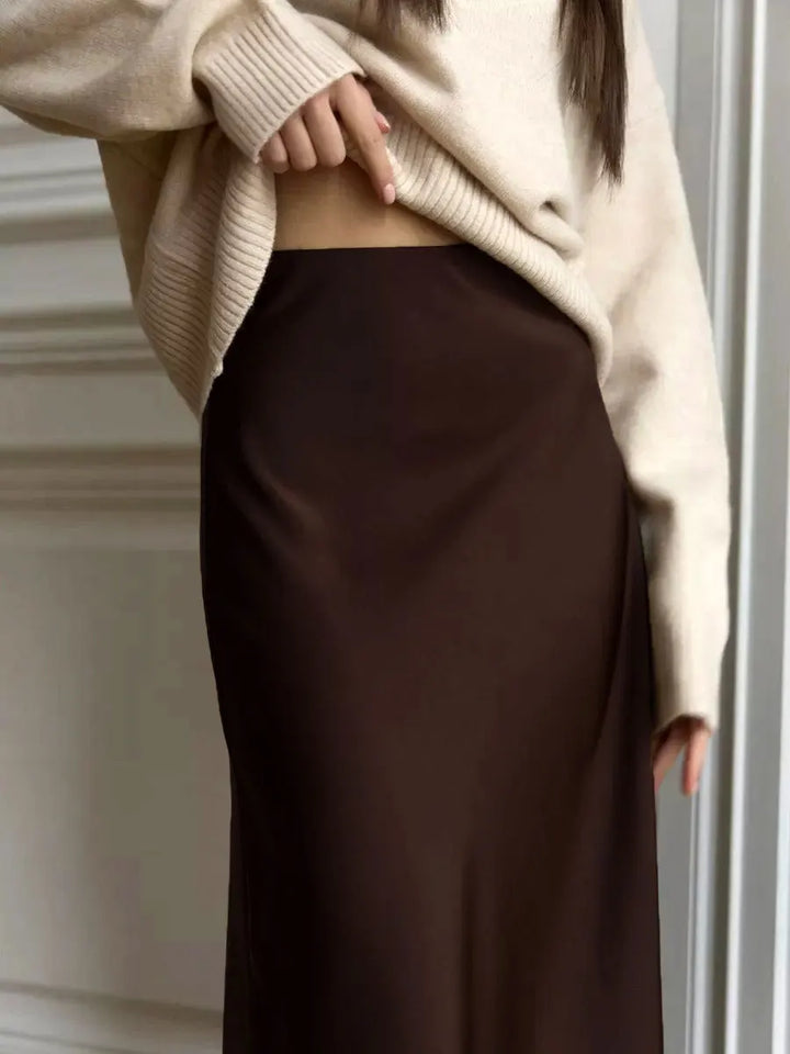 Sleek high-waist fishtail maxi skirt, elegant evening wear for women, sophisticated look.