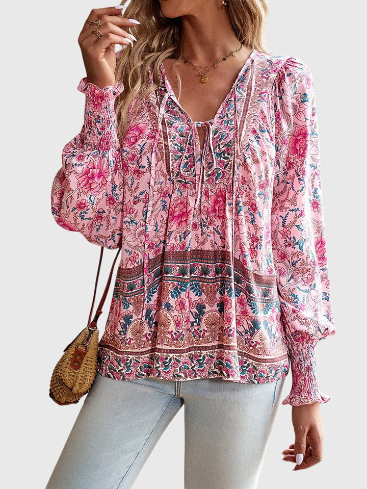 Comfortable ladies' long sleeve pullover, an elegant sweater for versatile everyday wear.