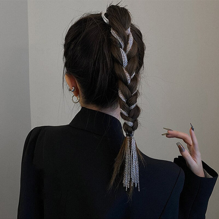 Detailed metal hair clip with delicate tassels. A premium women's hair accessory for an elegant touch.
