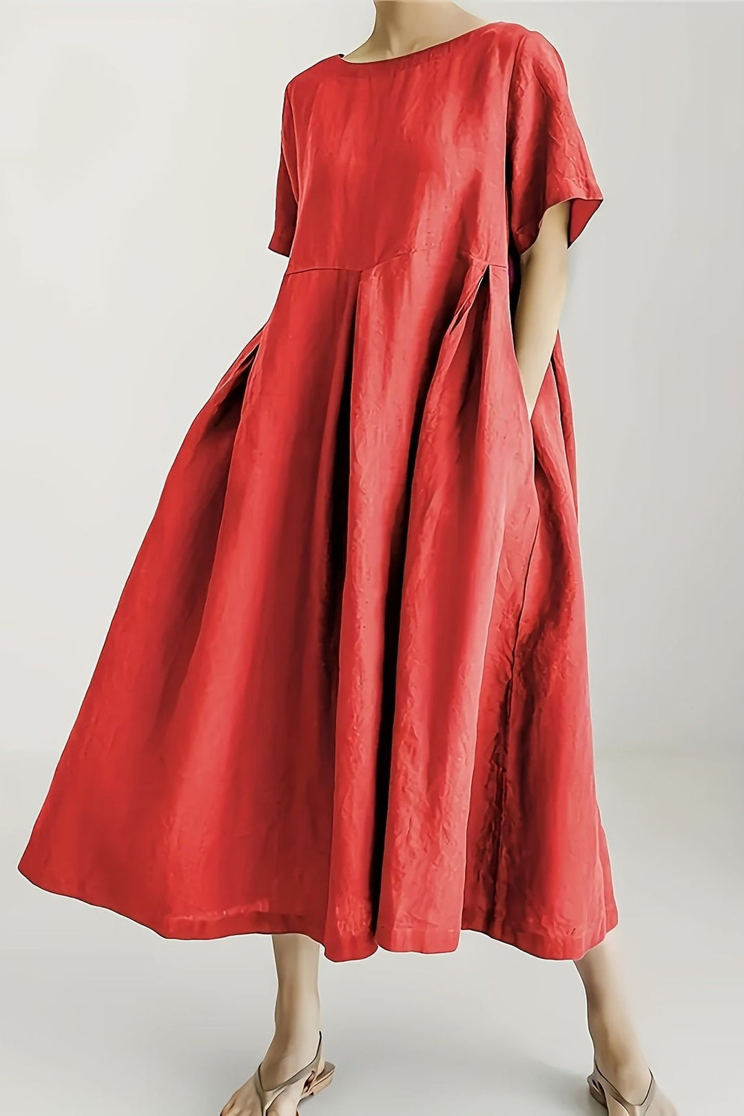 Elegant women's midi dress, perfect for sophisticated formal occasions like parties or cocktails.