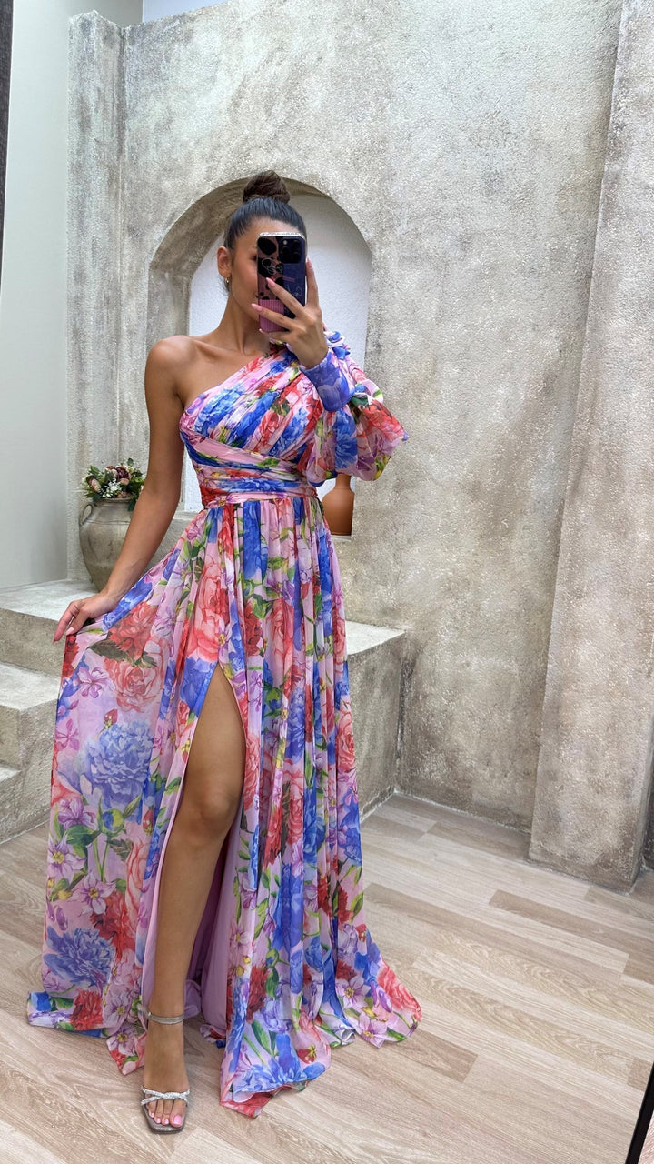 Comfortable and elegant women's one-shoulder maxi dress. Flowy design for evening wear, parties, or special occasions.