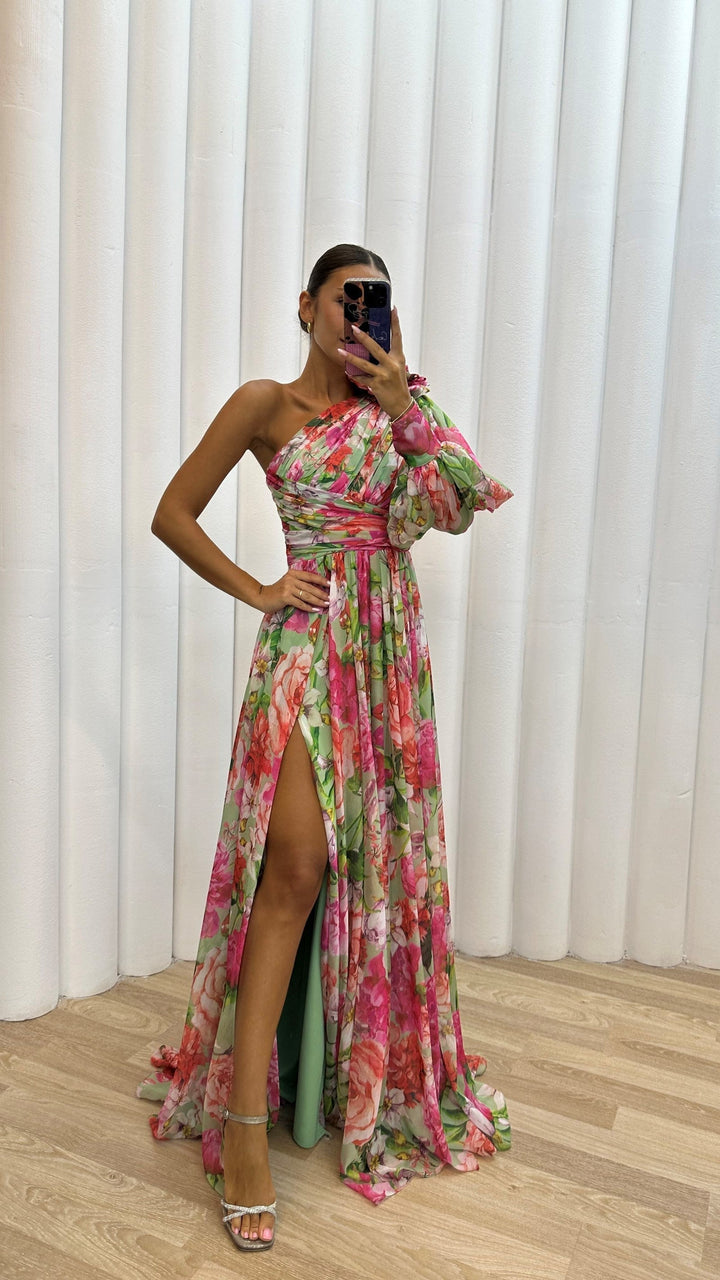 Elegant women's one-shoulder flowy maxi dress. Versatile for special occasions, evening parties, or summer events.