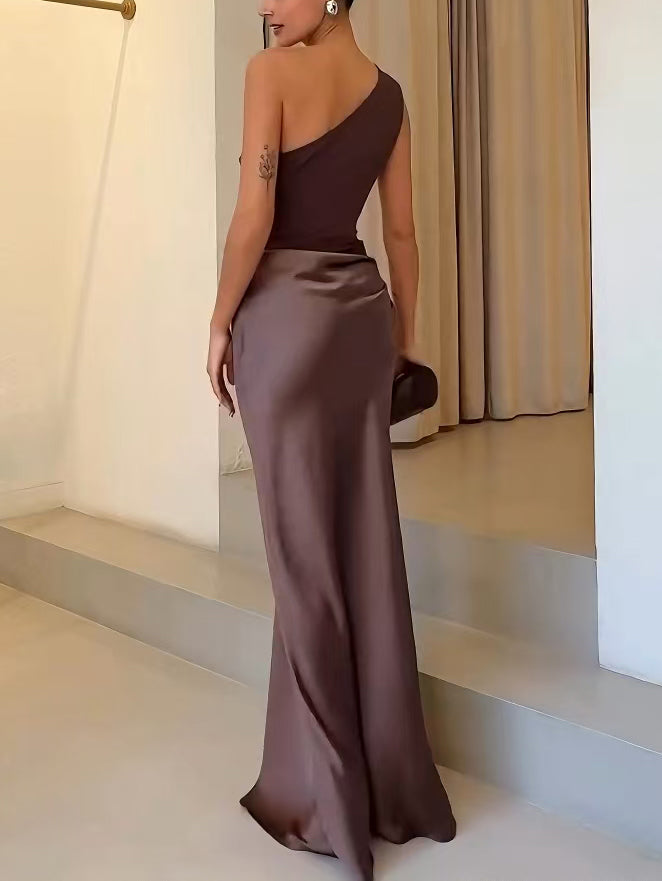 Chic women's one-shoulder pleated formal dress, an elegant maxi gown perfect for wedding guests.