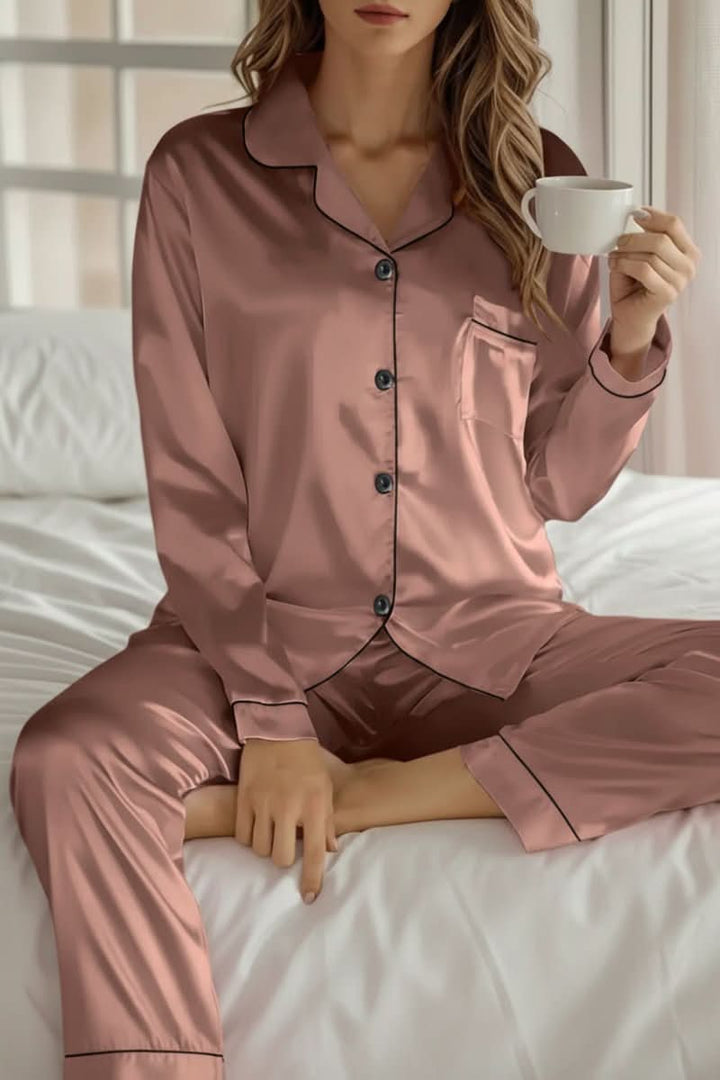 Relaxed fit women's loungewear set in elegant design, perfect for home comfort.