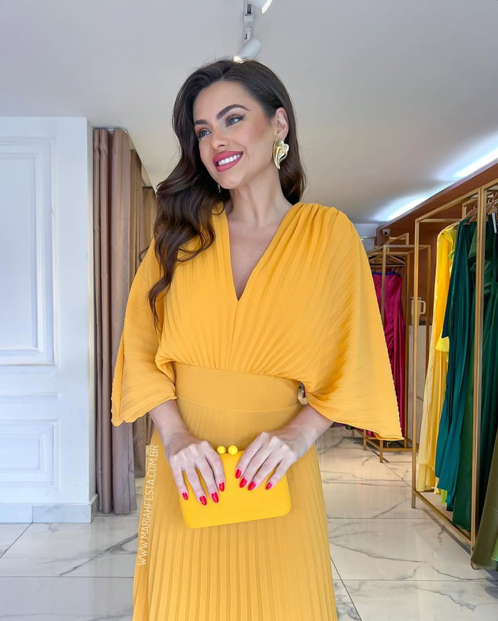 Comfortable yet stylish women's pleated maxi dress with batwing sleeves, perfect for long special occasions.