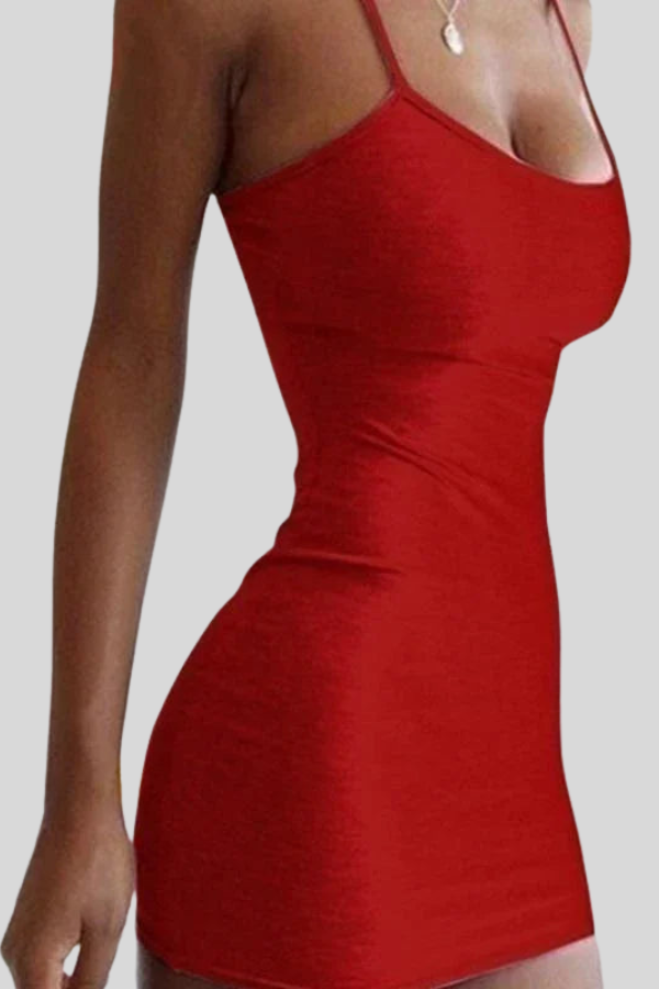 Sleeveless pleated midi dress with halter neck. An elegant bodycon design, perfect for summer parties.