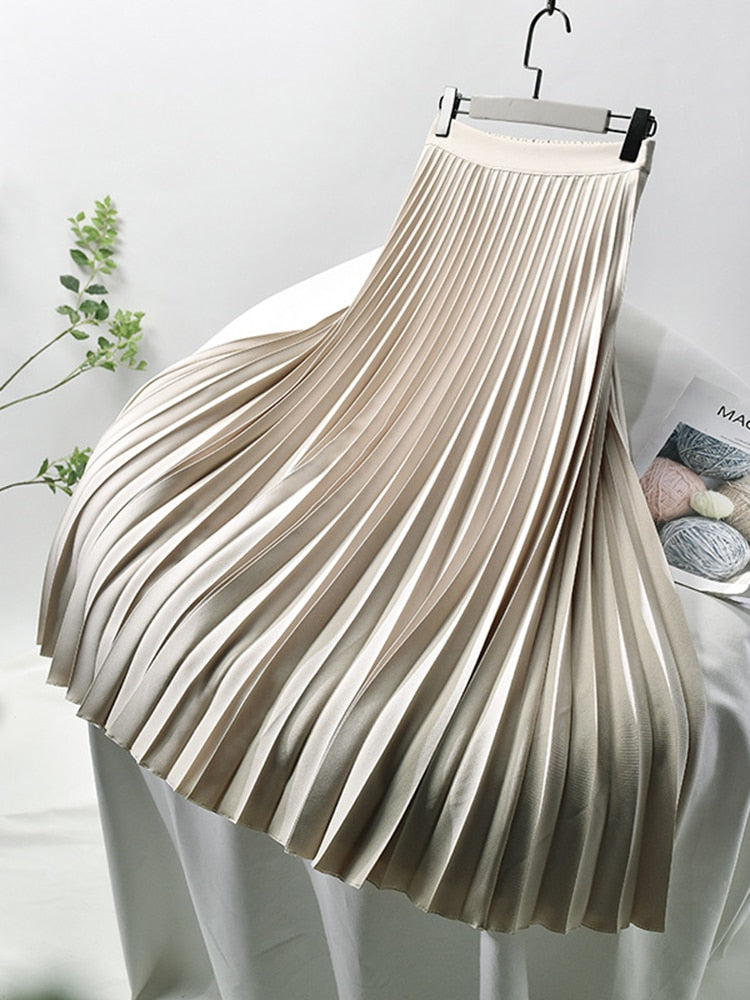 Chic women's pleated midi skirt, high-waisted for a flattering silhouette. Elegant & versatile bottom.