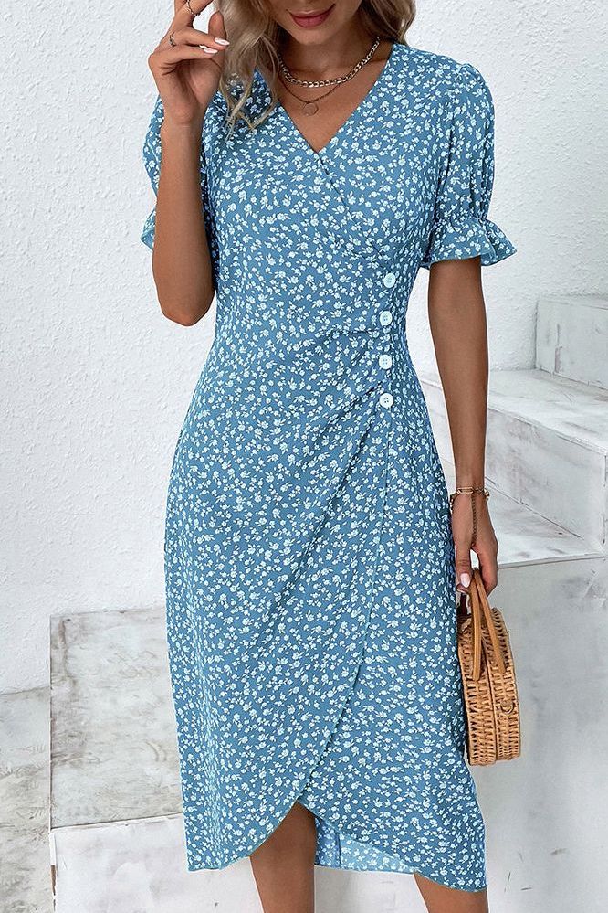 Women's elegant pleated midi dress, ideal for dinner events or special occasions. Effortless style.