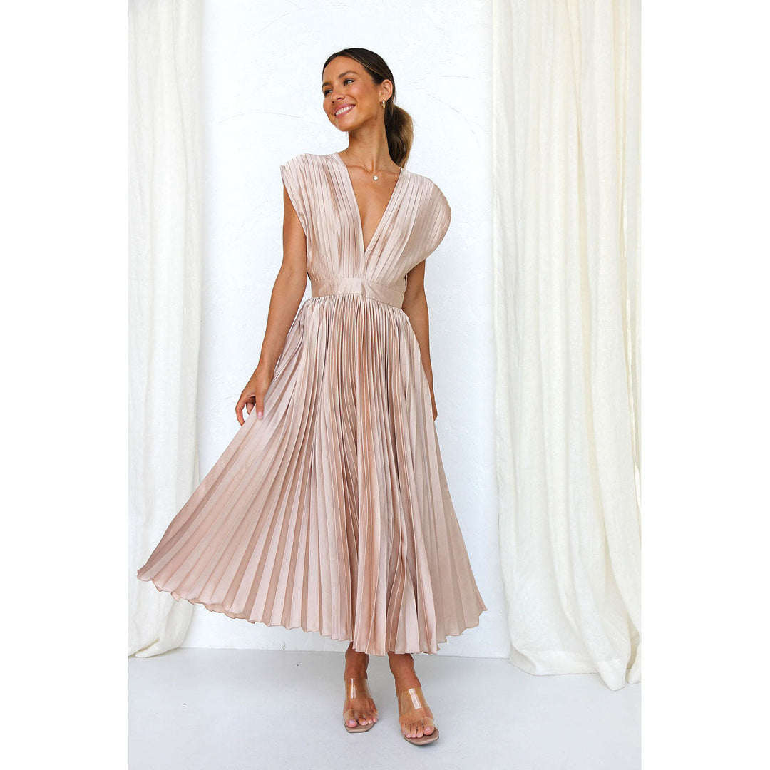 Elegant women's pleated V-neck midi dress. Perfect for summer occasions, offering comfortable, stylish versatility.