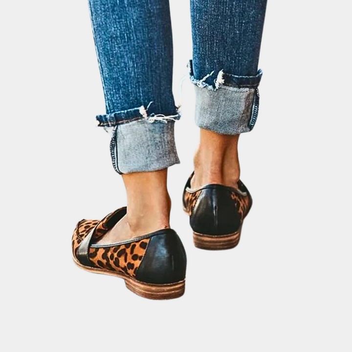 Everyday women's pointed-toe loafers, easy slip-on flats offering comfort & chic style.