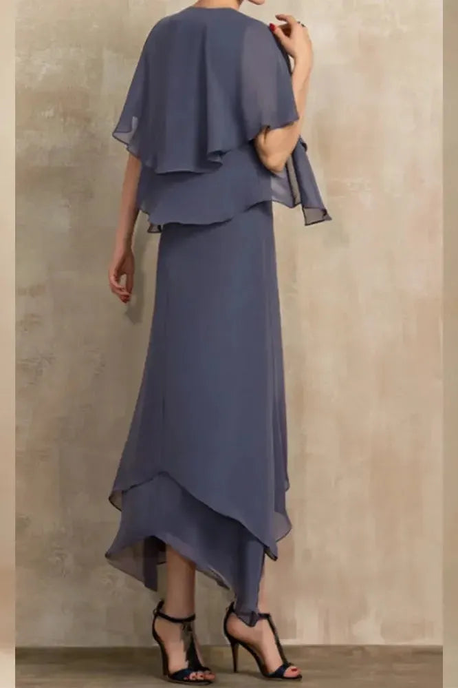Comfortable women's flowy midi dress with a stylish print, ideal for casual everyday wear or spring outings.