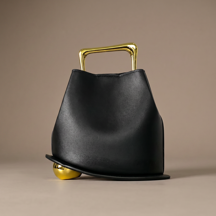 Structured women's bucket shoulder bag in elegant PU leather with a secure hasp closure. A versatile luxury accessory.