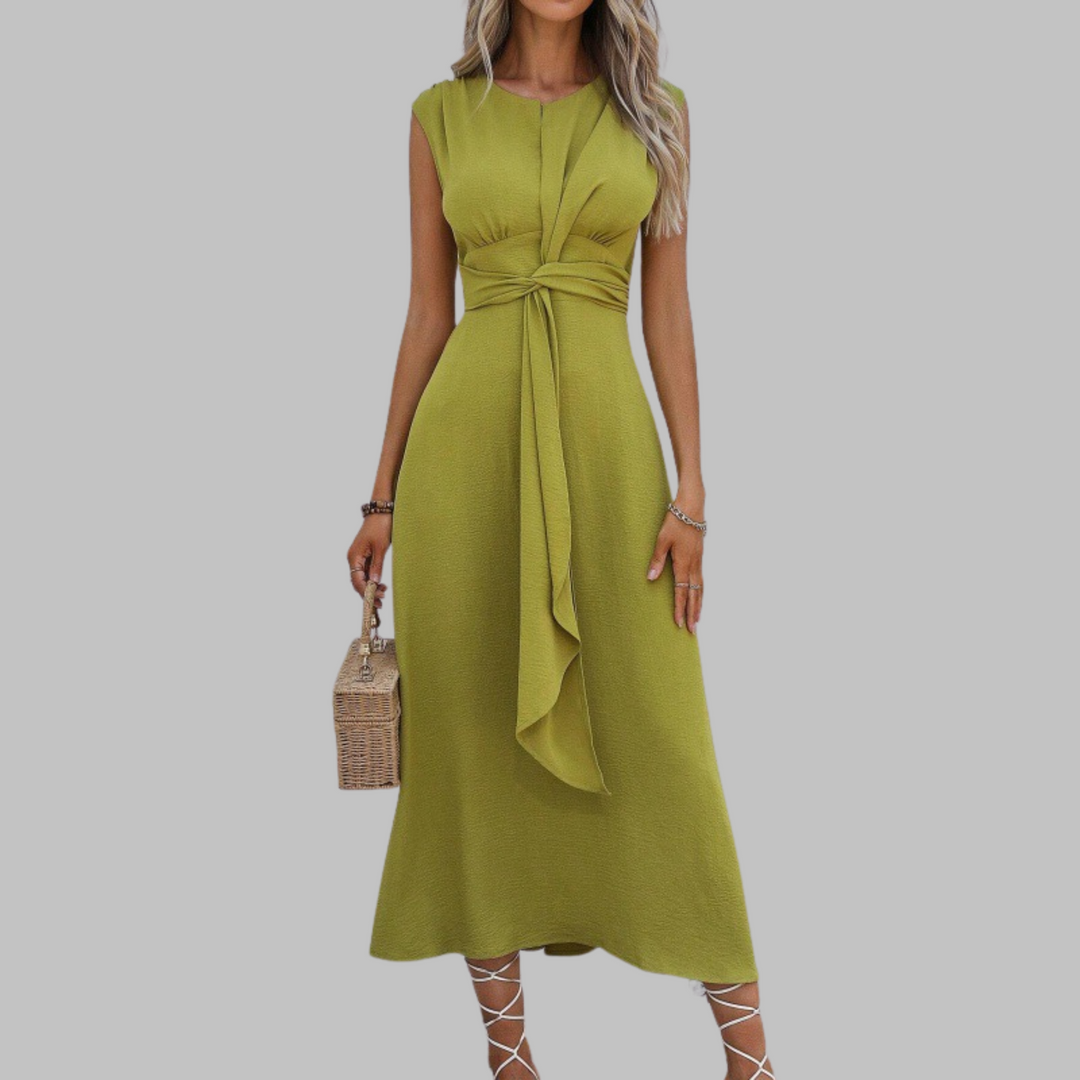Versatile women's sleeveless maxi dress with a classic round neck. Ideal for summer casual or elegant events.