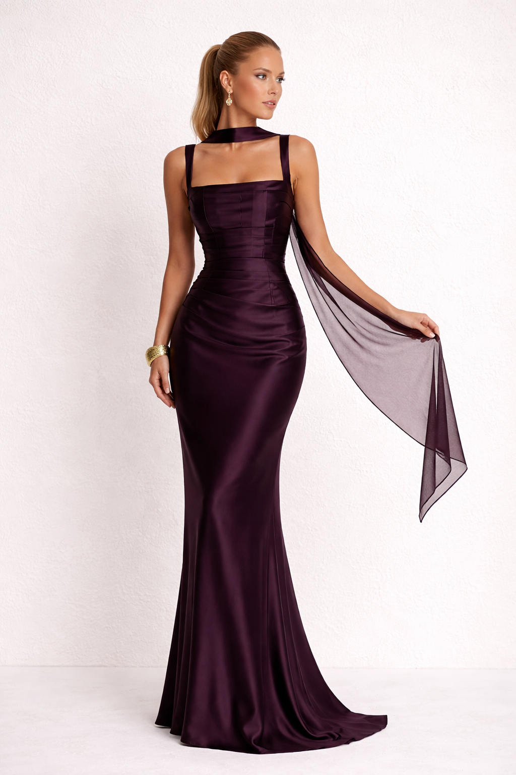 Stylish women's elegant slim fit sleeveless maxi dress. Perfect long party, evening, or formal wear. Flattering design.
